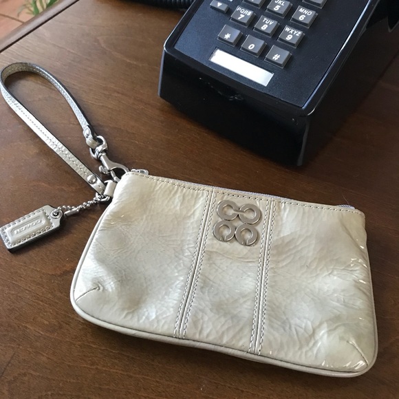 Coach Handbags - 🔴COACH Gray Wristlet